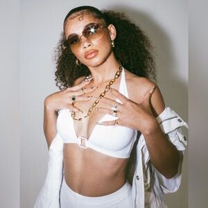 Dezi 2000s Sunglasses in color Gold